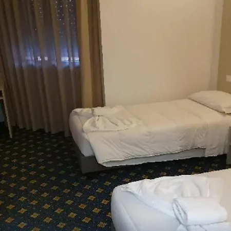 Hotel Azzano Decimo ホテル