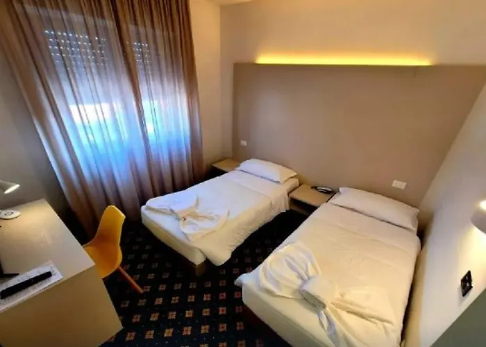 Hotel Azzano Decimo 3*